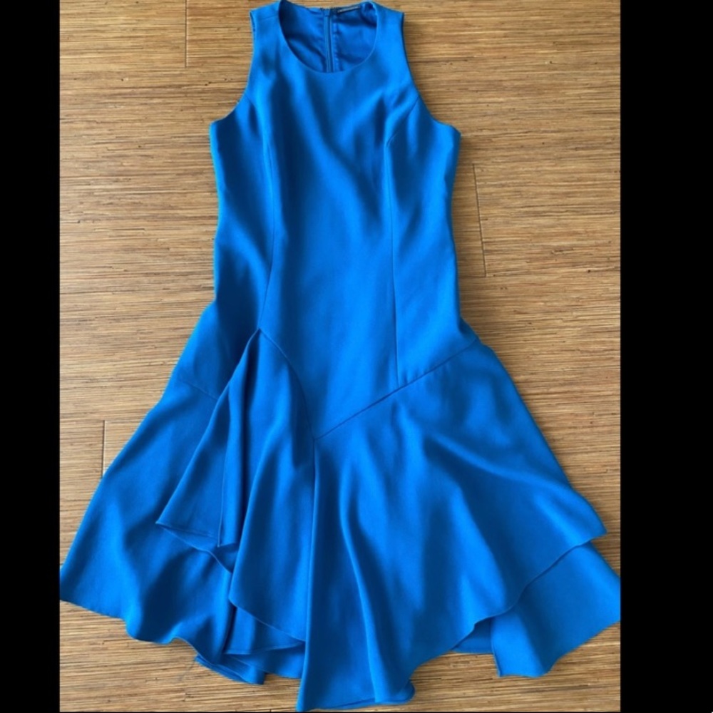 Elie Tahari gorgeous sheath dress